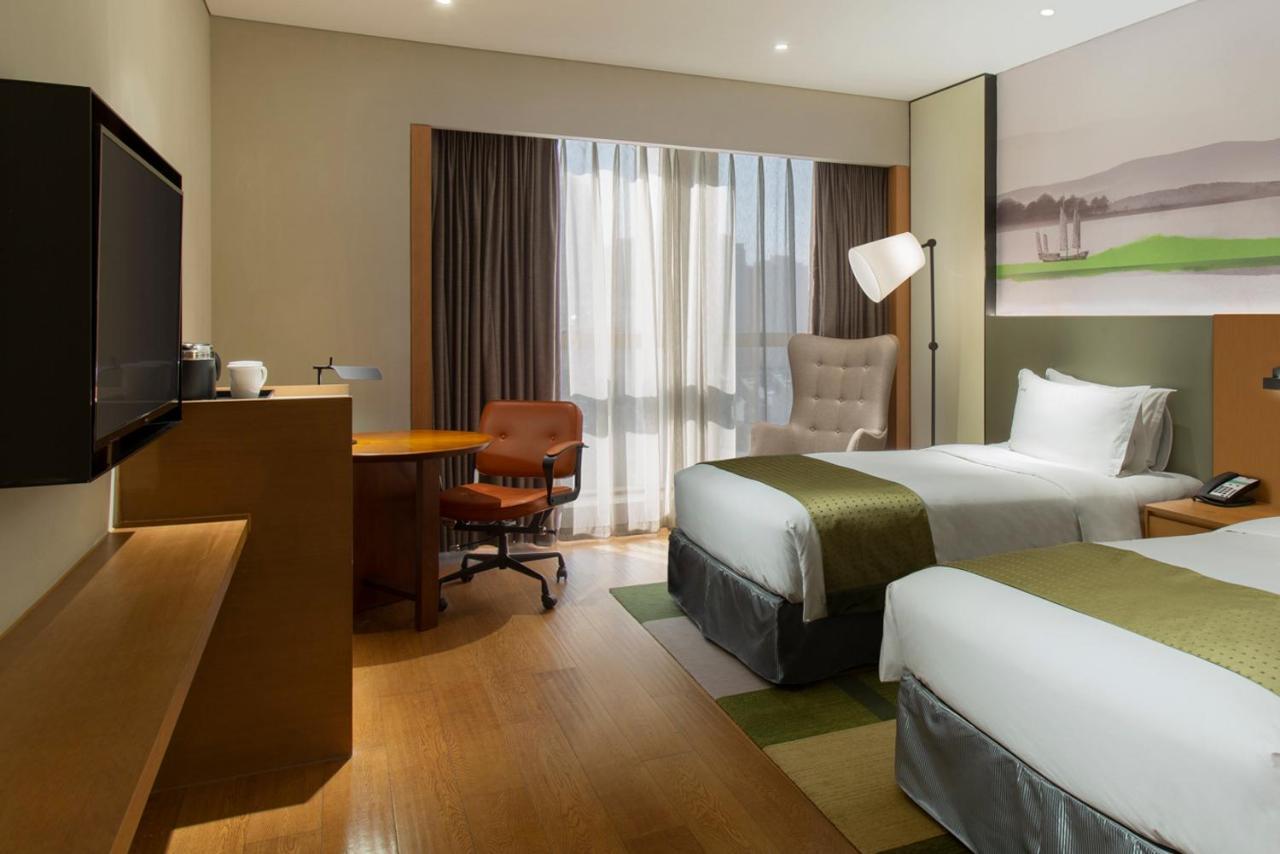 Holiday Inn & Suites Tianjin Downtown By Ihg,Tianjin Drum Tower,Joycity Shopping Mall,Tianjin Ancient Cultural Street,Haihe River,The Porcelain House,Convenient Access To Tianjin Binhai International Airport エクステリア 写真